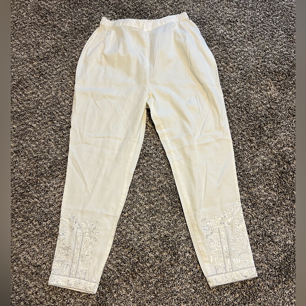 White Women’s Pull On Pant with Embroidery Size 12